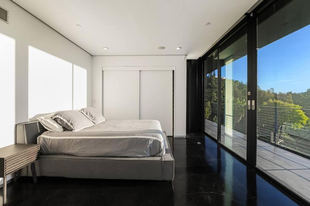 Luxurious Glass Mansion With Pool, Jacuzzi, Sauna Villa *